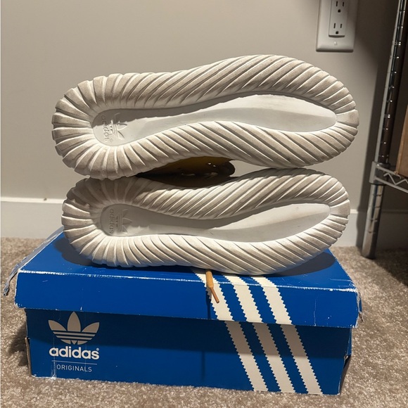 Adidas Men’s Gray and Gold Sneakers - Picture 5 of 7